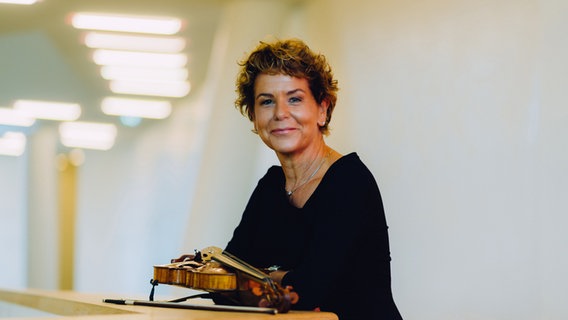 Katrin Scheitzbach, Violinistin des NDR Elbphilharmonie Orchesters © NDR, Jewgeni Roppel Foto: Jewgeni Roppel