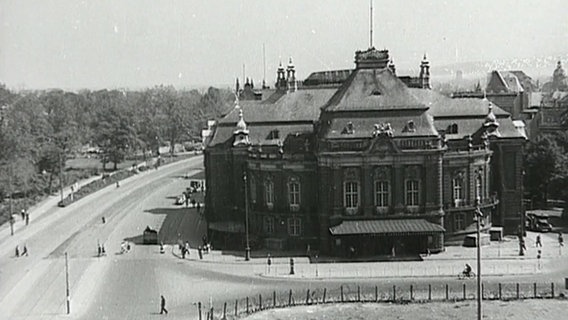 Die Hamburger Musikhalle nach dem Krieg. © NDR 