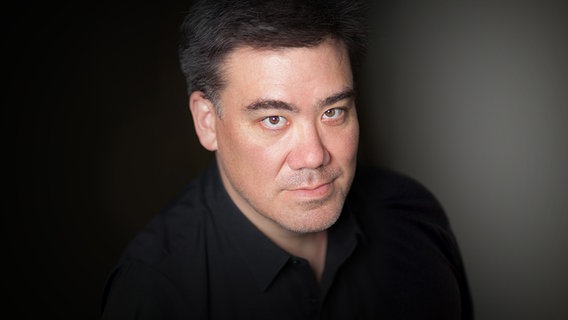 Dirigent Alan Gilbert im Porträt © David Finlayson 