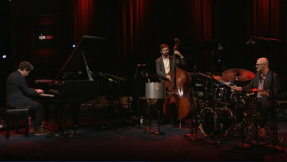 Screenshot: Kevin Hays "New Day Trio" © NDR 