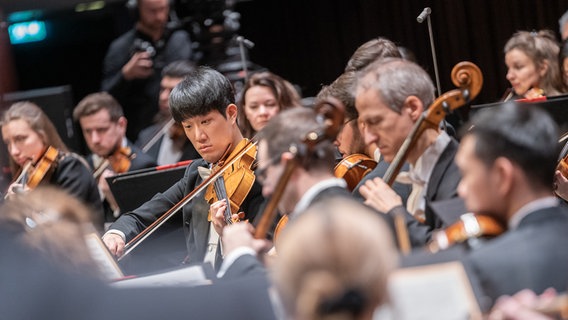 Brahms-Festival: Das Eröffnungskonzert der NDR Radiophilharmonie am 11. März 2023 © NDR Foto: Micha Neugebauer