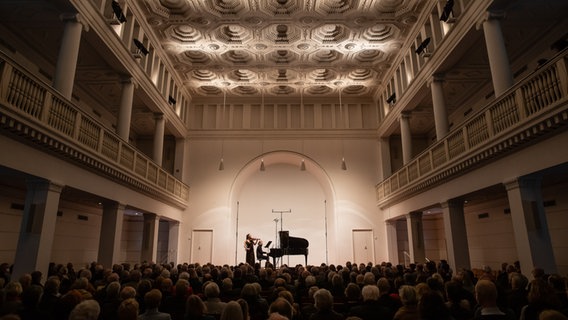 Brahms-Festival: Die Carte blanche im Leibnizsaal mit Denis Kozhukhin und Alexandra Conunova am 14. März 2023 © NDR Foto: Helge Krückeberg
