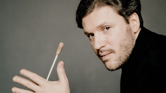 Dirigent Stanislav Kochanovsky © NDR Foto: Marko Borggreve