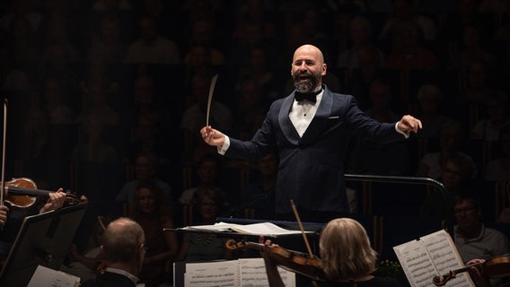 Dirigent Pierre Bleuse © NDR Foto: Julia Severinsen