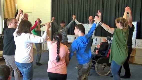 Eindrücke vom Projekt Ligeti inclusive! an der Ilmasi-Schule © NDR Radiophilharmonie 