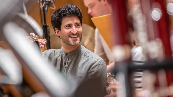 Jussef Eisa, Klarinettist der NDR Radiophilharmonie © NDR Foto: Micha Neugebauer