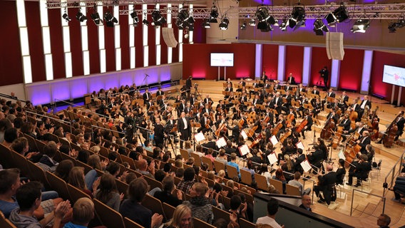 Das NDR Sinfonieorchester und hunderte Schüler im Rolf-Liebermann-Studio © NDR Sinfonieorchester Foto: Marcus Krüger