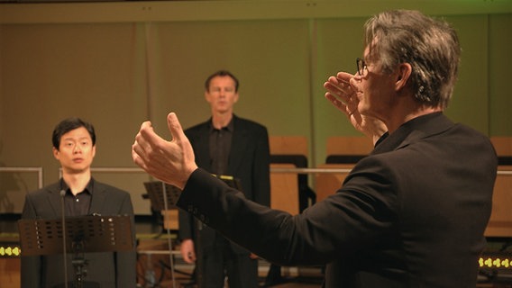 NDR Vokalensemble unter der Leitung von Klaas Stok im Rolf-Liebermann-Studio © NDR VE 
