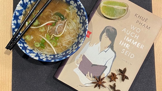 Ein Buch und eine Suppe © NDR 
