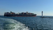 Containerschiff Joseph Schulte verlässt den Hafen von Odessa, um durch den temporären Korridor zu fahren, der für Handelsschiffe aus den ukrainischen Schwarzmeerhäfen eingerichtet wurde. © picture alliance/dpa Foto: Uncredited