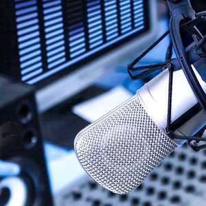 Mikrofon im Radiostudio © Tsian - Fotolia 