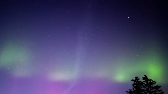 Am Nachthimmel von MV sind die Polarlichter zu sehen. © ndr Foto: Antje Milcke aus Groß Miltzow