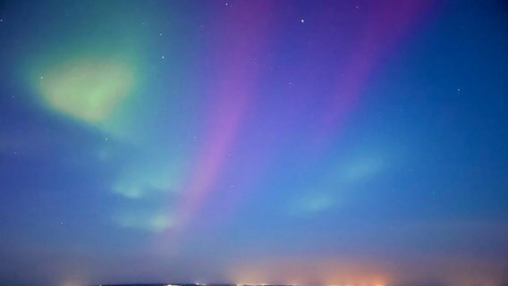 Am Nachthimmel von MV sind die Polarlichter zu sehen. © ndr Foto: Daniel Borgwald aus Tribsees
