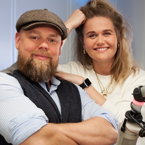 Stefan Kuna und Theresa Hebert zusammen im NDR 1 Radio MV Studio © NDR Foto: Jan Baumgart