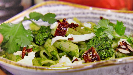 Pesto mit Kürbiskernen und Kürbiskern-Öl  