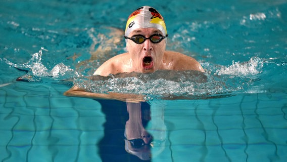 Ralf Struckhof schwimmt bei den Europameisterschaften der Organtransplantierten 50 Meter Brust. © EHLTC Lignano 2018 Foto: M. Angeles Salvador (Angy)