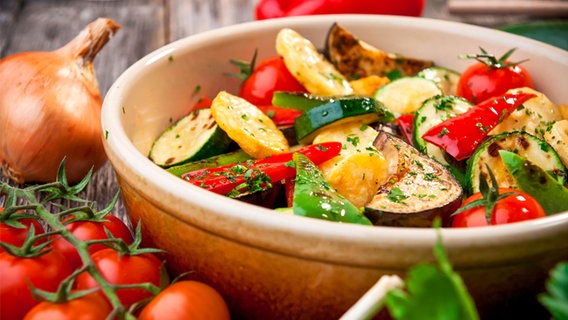 Eine Gemüsepfanne. Eine Gemüsepfanne. © fotolia Foto: Dani Vincek