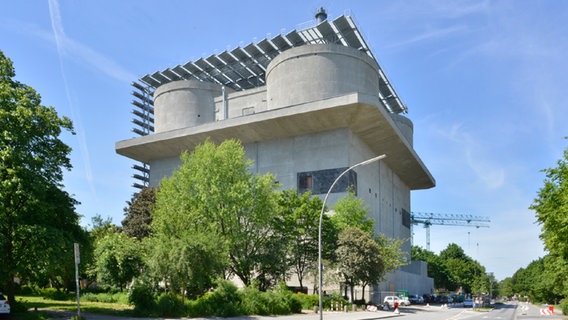 Der Energiebunker in Hamburg-Wilhelmsburg. © IBA Hamburg GmbH Foto: Martin Kunze