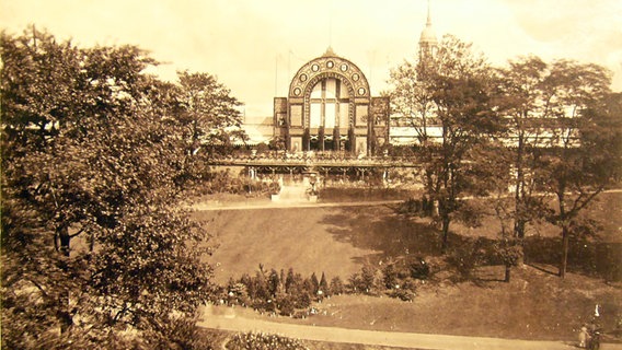 Blick auf das Gelände der ersten Internationalen Gartenausstellung 1869 in Hamburg © Bildarchiv Gartendenkmalpflege der Behörde für Stadtentwicklung und Umwelt. 