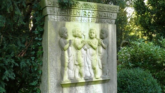 Grabmahl von Wilhelm Rodewald auf dem Friedhof Engesohde in Hannover. © NDR Foto: Axel Franz