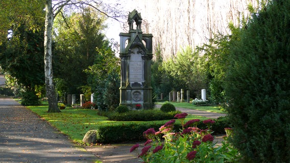 Grabmal von Ludwig Droste auf dem Friedhof Engesohde in Hannover. © NDR Foto: Axel Franz