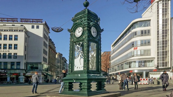 Die Kröpcke-Uhr in der Innenstadt von Hannover. © imago images Foto: Rust