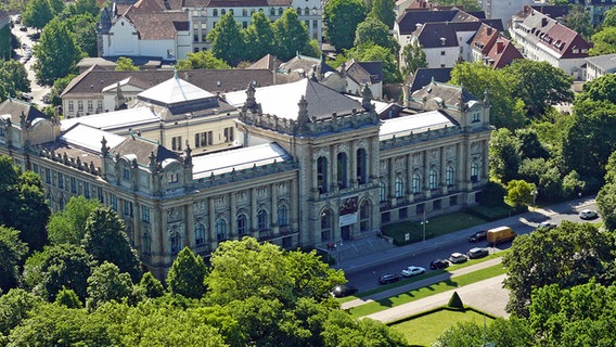 Blick vom Neuen Rathaus auf das Landesmuseum in Hannover © Axel Franz / NDR Foto: Axel Franz