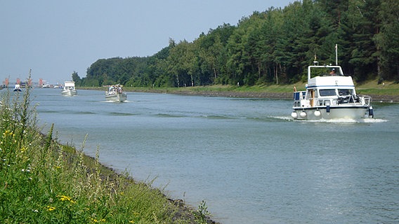 Sportboote auf dem Elbe-Seitenkanal. © Axel Franz / NDR Foto: Axel Franz