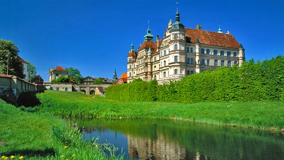 Blick auf das Residenzschloss in Güstrow © dpa/picture-alliance/Bildagentur Huber 