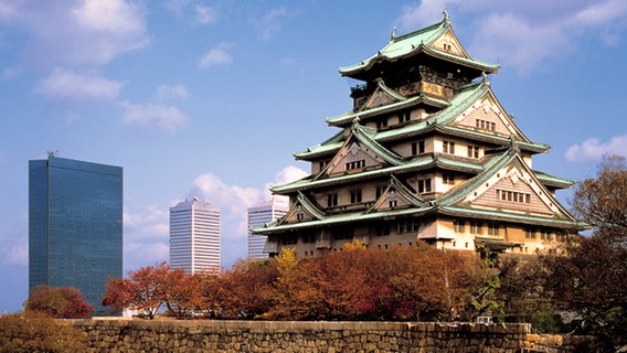 Wahrzeichen der Stadt Osaka: das Schloss © picture-alliance / Bildagentur Huber Foto: BildagenturHuber/PictureFinders