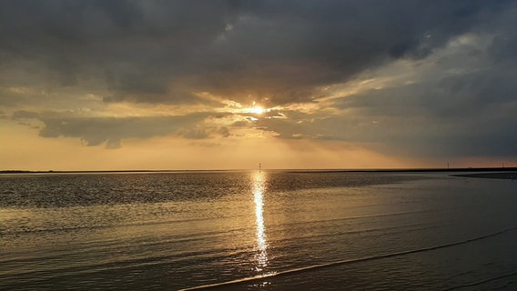 Ein Sonnenuntergang auf der Nordseeinsel Baltrum © NDR Foto: Christina Maciejewski