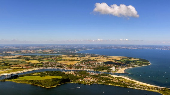 Blick auf Travemünde und die Lübecker Bucht aus der Luft. © Picture-Alliance / blickwinkel Foto: H. Blossey