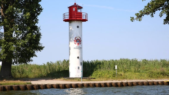 Leuchtturm von Ueckermünde an der Zufahrt zum Stettiner Haff. © Imago/BildFunkMV 