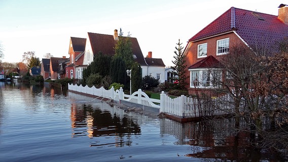 Überflutete Straßen in Kellinghusen. © NDR Foto: Daniel Friederichs