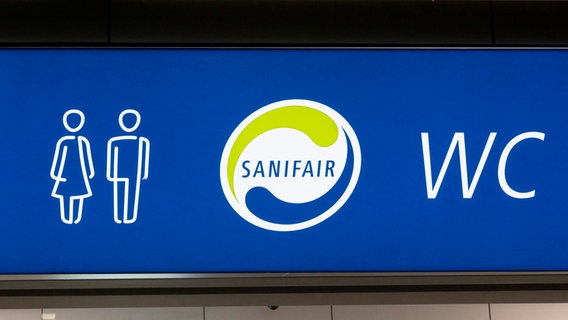 Toilettenschild der Firma Sanifair. © picture alliance | CHROMORANGE / Weingartner Foto: Weingartner
