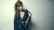 Anna-Lena Schnabel mit einem Saxophon © - Foto: Haberland