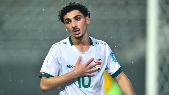Youssef Amyn im Trikot der irakischen U20-Nationalmannschaft © picture alliance / ASSOCIATED PRESS | Gustavo Garello 