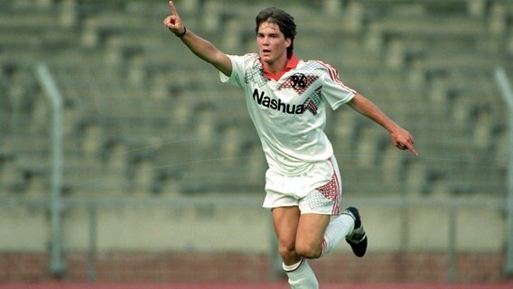 Niclas Weiland von Hannover 96 jubelt. © imago sportfotodienst 