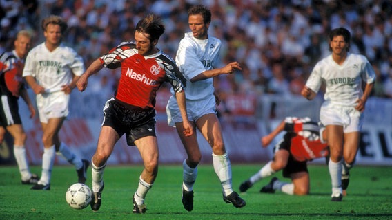Milos Djelmas (l.) von Hannover 96 im Pokalfinale 1992 gegen Gladbachs Holger Fach © imago sportfotodienst 