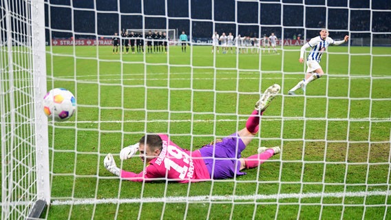 Fabian Reese trifft für Hertha BSC gegen den HSV © Witters Foto: Valeria Witters