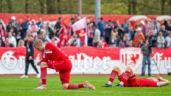 Frust bei den Fußballern des Greifswalder FC © IMAGO / Leo 