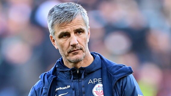 Hansa Rostocks Trainer Jens Härtel © Witters 
