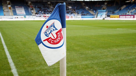 Eine Eckfahne im Stadion des FC Hansa Rostock © imago/Picture Point 