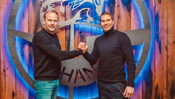 Hansa-Sport-Vorstand Martin Pieckenhagen (l.) mit dem neuen Cheftrainer Patrick Glöckner © FC Hansa Rostock 