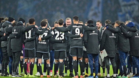 HSV-Trainer Tim Walter mit seinem Team © Witters 