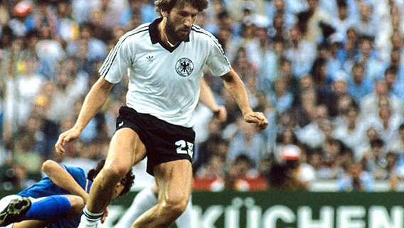 Manfred Kaltz im WM-Finale 1982 gegen Italien © picture-alliance/ dpa 
