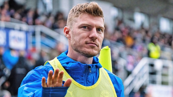 Alexander Mühling vom Fußball-Zweitligisten Holstein Kiel © IMAGO / Eibner 