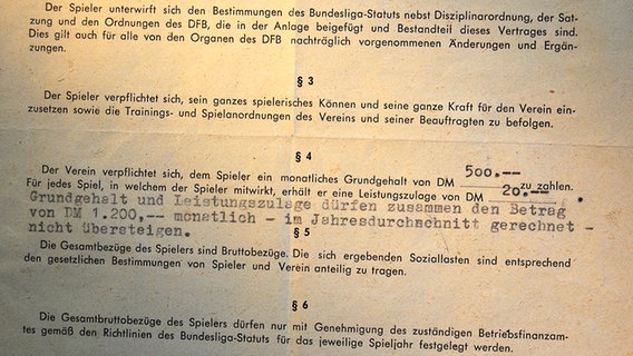 Auszug Lizenzspielervertrag von 1963 © NDR 