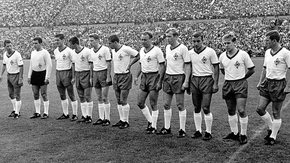 Das Team von Werder Bremen im Jahr 1965 © picture-alliance / dpa 