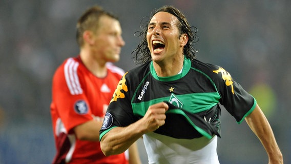 Werders Pizarro jubelt. © picture-alliance / dpa 